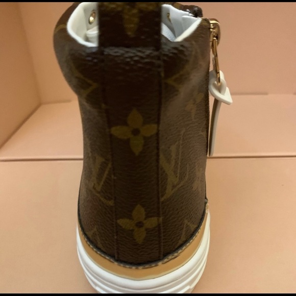 Louis Vuitton Stellar Sneakers - Picture 4 of 5